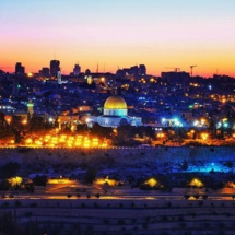صوت المؤذن "القادم من السماء" يصدح في شوارع القدس
