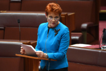 سيناتور يمينية تدخل البرلمان الاسترالي بالبرقع قبيل مناقشة حظره سيناتور يمينية تدخل البرلمان الاسترالي بالبرقع قبيل مناقشة حظره