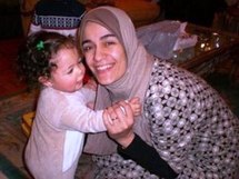 مروة الشربيني وطفلها - ارشيف مروة الشربيني وطفلها - ارشيف