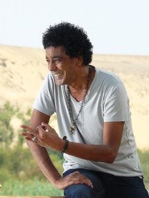 المطرب محمد منير