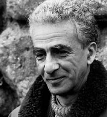 نجمة كاتب ياسين ... الجزائريون يكرمون كاتبهم الأكبر وروايته الأشهر بعد 20 عاما على رحيله 