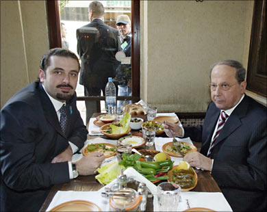 ما هو أبعد من عون والحريري .....لا حياد في الصحافة اللبنانية والحقائق تتعدد بتعدد الأحزاب ما هو أبعد من عون والحريري .....لا حياد في الصحافة اللبنانية والحقائق تتعدد بتعدد الأحزاب