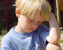 الصدمات النفسية العنيفة والضغوط العصبية تزيد من مخاطر إصابة الاطفال بالإكتئاب والخوف