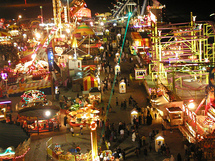 ثقافات 40 دولة في "القرية العالمية" بدبي 