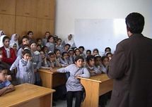 الملكة رانيا تحذر من اللجوء الى العنف ضد طلبة المدارس في الاردن