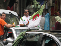 رضا و تسليم و سباب علني .....انعكاسات مباراة الحسم بين مصر و الجزائر على المنتديات 