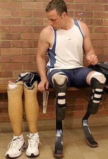 العداء الافريقي الجنوبي اوسكار بيستوريوس