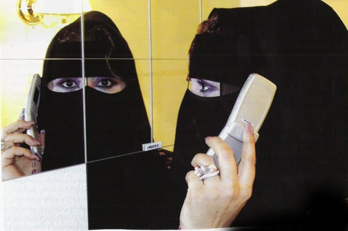 أعتقال 9 سعوديين وفتاة بتهم أخلاقية، وسجن أكاديمي أبتز طالبة بجدة مكنته من نفسها