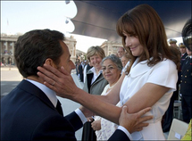 عائلة ساركوزي الاحدث كارلا ونيكولا