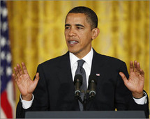 يعرض بائعون متجولون في بكين مظلات شبيهة بتلك التي حملها أوباما