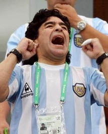 أوقف مارادونا بسبب شتائم وجهها للصحافيين