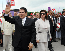 رئيس تونس وزوجته خلال الانتخابات الأخيرة