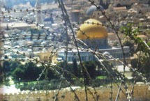 يعمل مينوخن مدير للجنة العامة لمناهضة التعذيب في إسرائيل