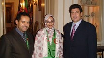 امينة او اميناتو حيدر تلتحف العلم الجزائري الامر الذي يغضب المغاربة امينة او اميناتو حيدر تلتحف العلم الجزائري الامر الذي يغضب المغاربة