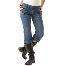 كوريا الشمالية معزولة عن العالم الخارجي