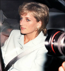 صائدو الصور حمّلوا مسؤولية وفاة الاميرة ديانا في حادث سير في باريس