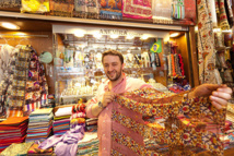 معاناة التجار في حي تجاري في اسطنبول من قلة السياح الأوروبيين معاناة التجار في حي تجاري في اسطنبول من قلة السياح الأوروبيين