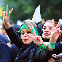 المعارضة الايرانية تتحدى النظام المعارضة الايرانية تتحدى النظام