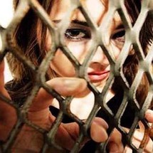 ضغوط الحياة اليومية تزيد من  العنف الأسري وجرائم الشرف