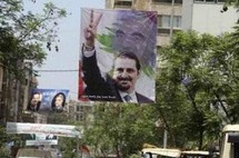 ملصق لسعد ورفيق الحريري في شوارع بيروت