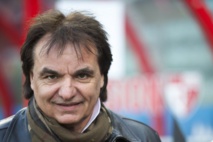 إيقاف رئيس سيون السويسري بعد اعتدائه على معلق تليفزيوني إيقاف رئيس سيون السويسري بعد اعتدائه على معلق تليفزيوني