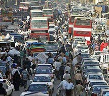 شارع مزدحم بالسيارات في بغداد