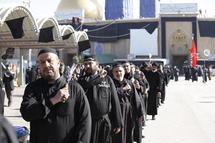 مدن وأحياء العراق الشيعية تتشح بالسواد إيذانا ببدء أيام عاشوراء