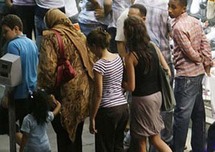 أكثر من 10 آلاف مشترك معظمهم من الشبان ألقوا باللائمة على الفتيات