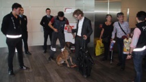 الكلب بالكلب.. السلطات التركية تفتش  نمساويين بكلاب بوليسية
