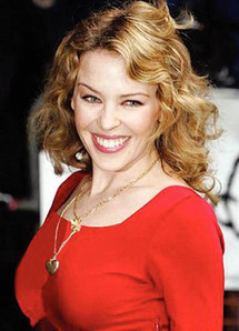 يقع زائر المعرض على أزياء تعود للثمانينات ارتدتها المغنية كايلي مينوغ