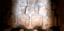 تعامد الشمس على تمثال رمسيس الثاني بمعبده في أبوسمبل يحدث مرتين بالعام 