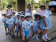 المناهج التعليمية اليابانية تهدد بإثارة أزمة بين طوكيو وسول