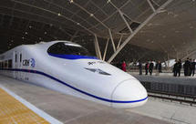 القطار الأسرع في العالم في محطة يوهان الصينية