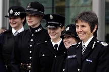 كريسيدا ديك التي تحتل المنصب الاعلى في الشرطة البريطانية