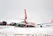شلت الهطولات الثلجية الكثيفة حركة الطيران