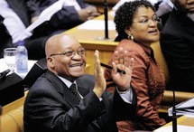 رئيس جنوب افريقيا جاكوب زومامع احدى زوجاته