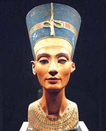 تمثال نفرتيتي الذي أثار أزمة بين مصر وألمانيا