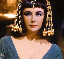 اليزابيث تايلور كما ظهرت في دور كليوباترا