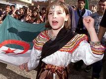 أمازيغية جزائرية باللباس التقليدي في احتفالات راس السنة الأمازيغية اليوم