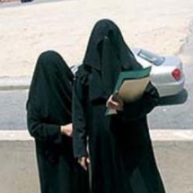 علاقة "شاذة" بين مديرة مدرسة سعودية ومساعدتها تعرضهما للتقاعد المبكر والإعدام لسائق اغتصب 4 نساء