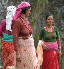 نسوة من طبقة بادي المضطهدة في نيبال