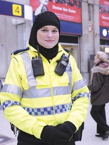 شرطية بريطانية مسلمة
