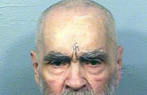 وفاة السفاح الأمريكي تشارلز مانسون في سجنه