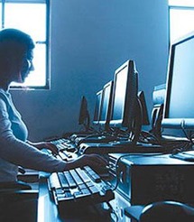 كانت هذه الآلام تعزى سابقا إلى استخدام الكمبيوتر لفترات طويلة كانت هذه الآلام تعزى سابقا إلى استخدام الكمبيوتر لفترات طويلة