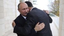 بوتين حاضناً الأسد.عناق يلخّص السيادة  وتندر في مواقع التواصل  