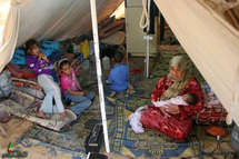 عائلات فلسطينية تستوطن الخيام بعد هدم منازلها بالآلة الاسرائيلية