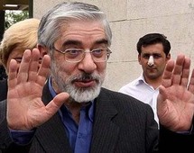 مير حسين موسوي احد ابرز قادة المعارضة في ايران