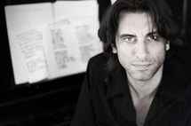 الموسيسقار الاجنتيني جولير مو