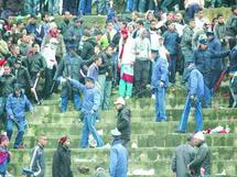 ملاعب الجزائر ...شرطة اكثر من المتفرجين