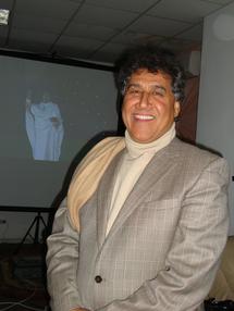 لسان القذافي و ملحنه ل"الهدهد الدولية" : ما أنا شاعر بلاط ولست كارثة حقيقة للإعلام الليبي  